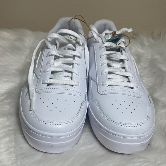NWT Reebok Classic White Athletic Leather Sneakers - Picture 4 of 12